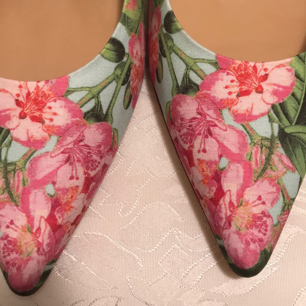 🎈SOLD 🎈 Pippa Watercolor Floral Pumps | Talbots - Picture 6 of 8